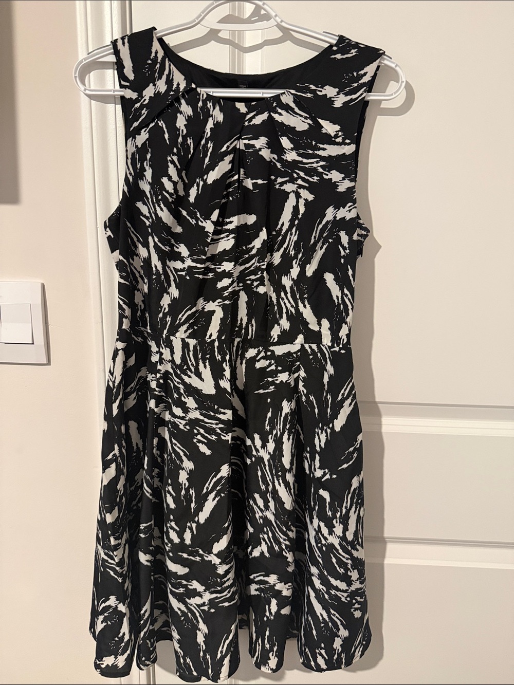 Express Black and White Abstract Sleeveless Fit-and-Flare Dress